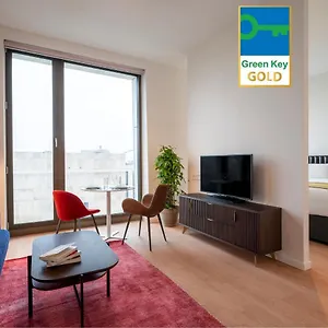 https://premier-suites-plus-amsterdam-1081lc.utrechthotels.net